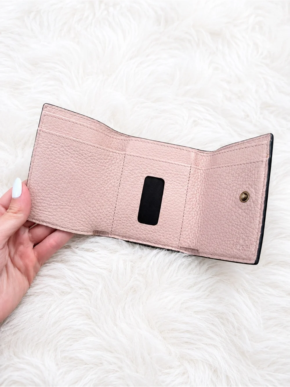 Gucci Blind for Love Bee Compact Wallet – Light Pink Pebbled Leather